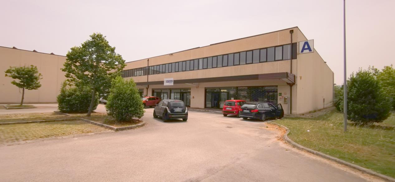 Ancona, Via Luigi Albertini n. 36 - Commerciale
