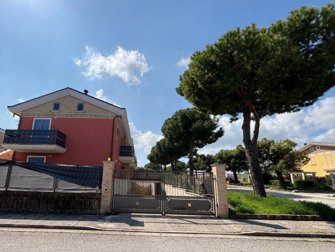 Cupra Marittima (AP) Via San Gregorio Magno, 59 - Magazzino