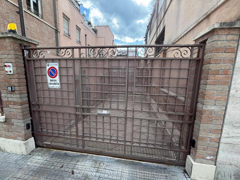 Rimini (RN) Via Gambalunga n. 64-66 ang. Via Tosi - Sub 32 Posto Auto