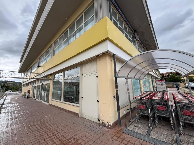 Vallefoglia (PU) Loc. Montecchio, Via Niccolò Paganini snc - Commerciale