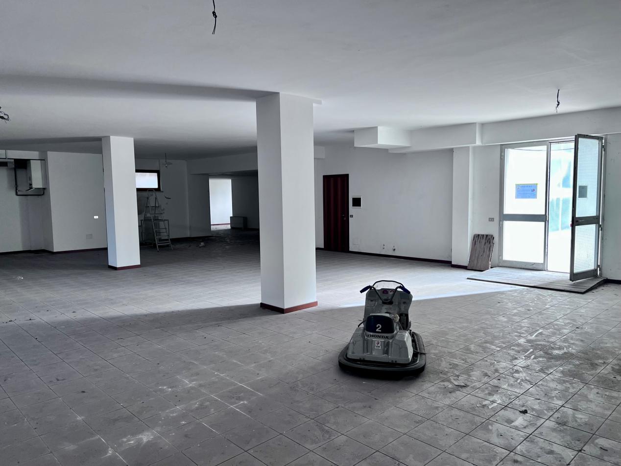 Fano (PU) Via Cesare Battisti 2-4 - Commerciale